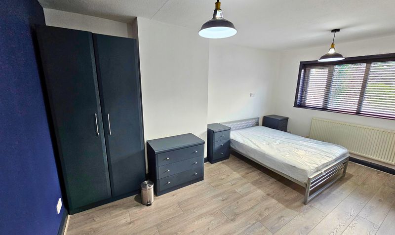 Room Broseley Avenue in Manchester