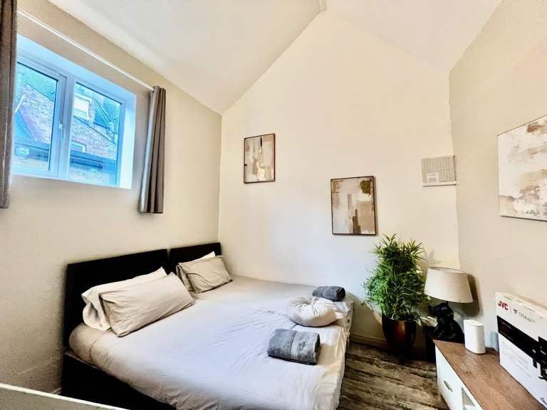 Room Kimberley Place in Greater London