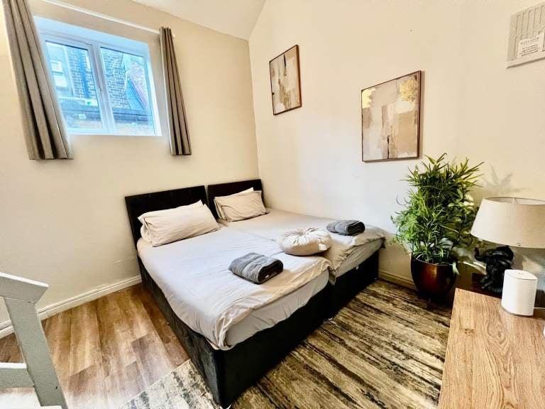 Room Kimberley Place in Greater London