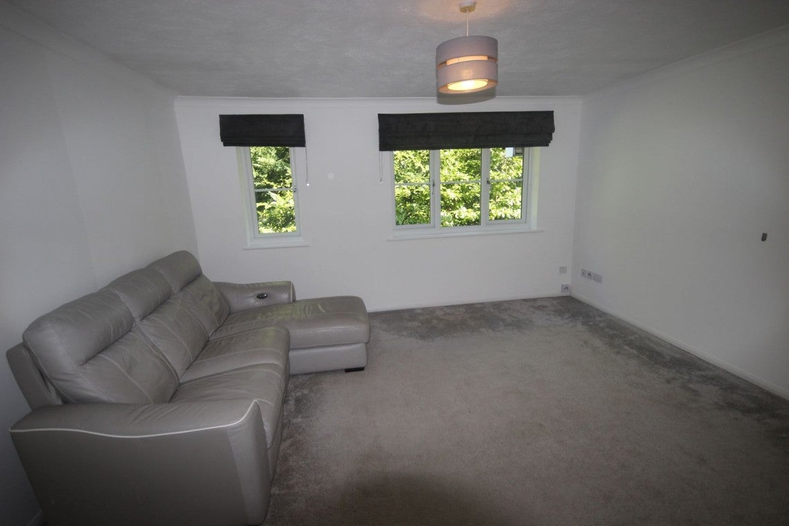 Flat Derwent Close in Little Chalfont