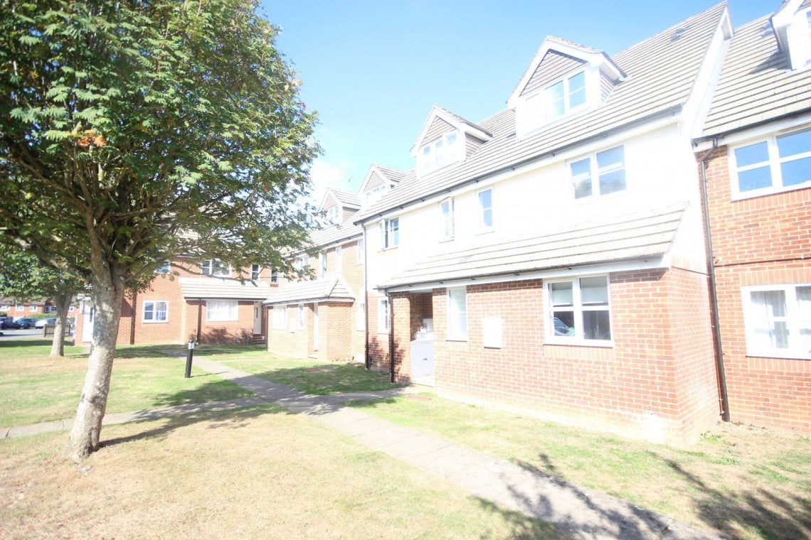 Flat Derwent Close in Little Chalfont
