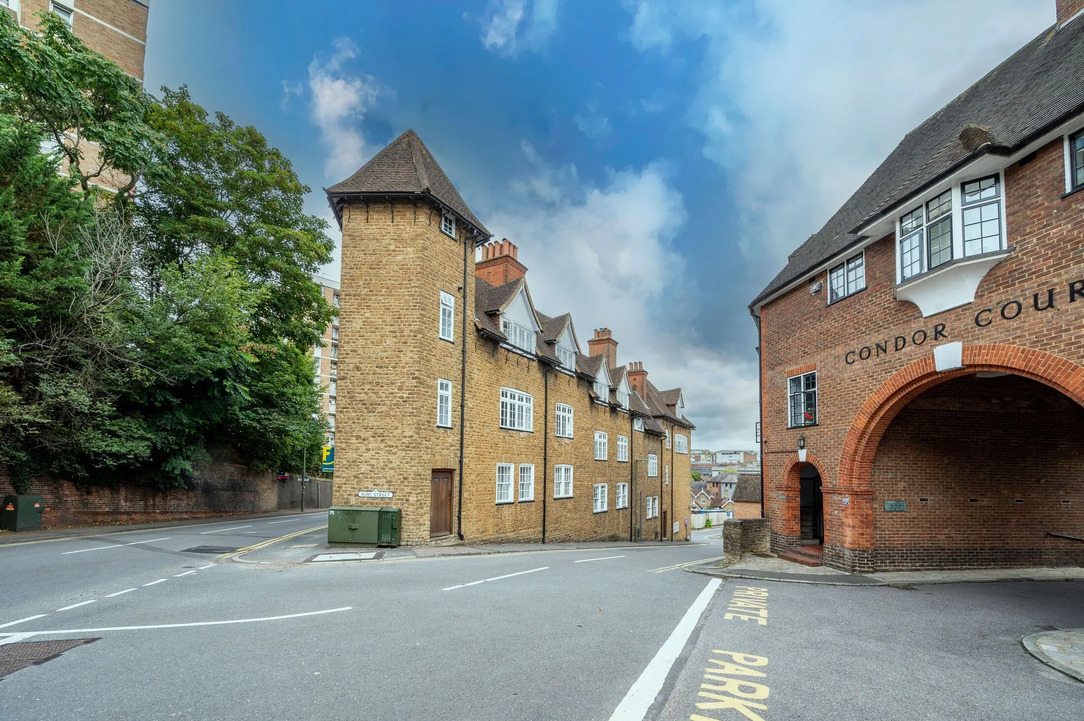 Flat Portsmouth Road in Guildford
