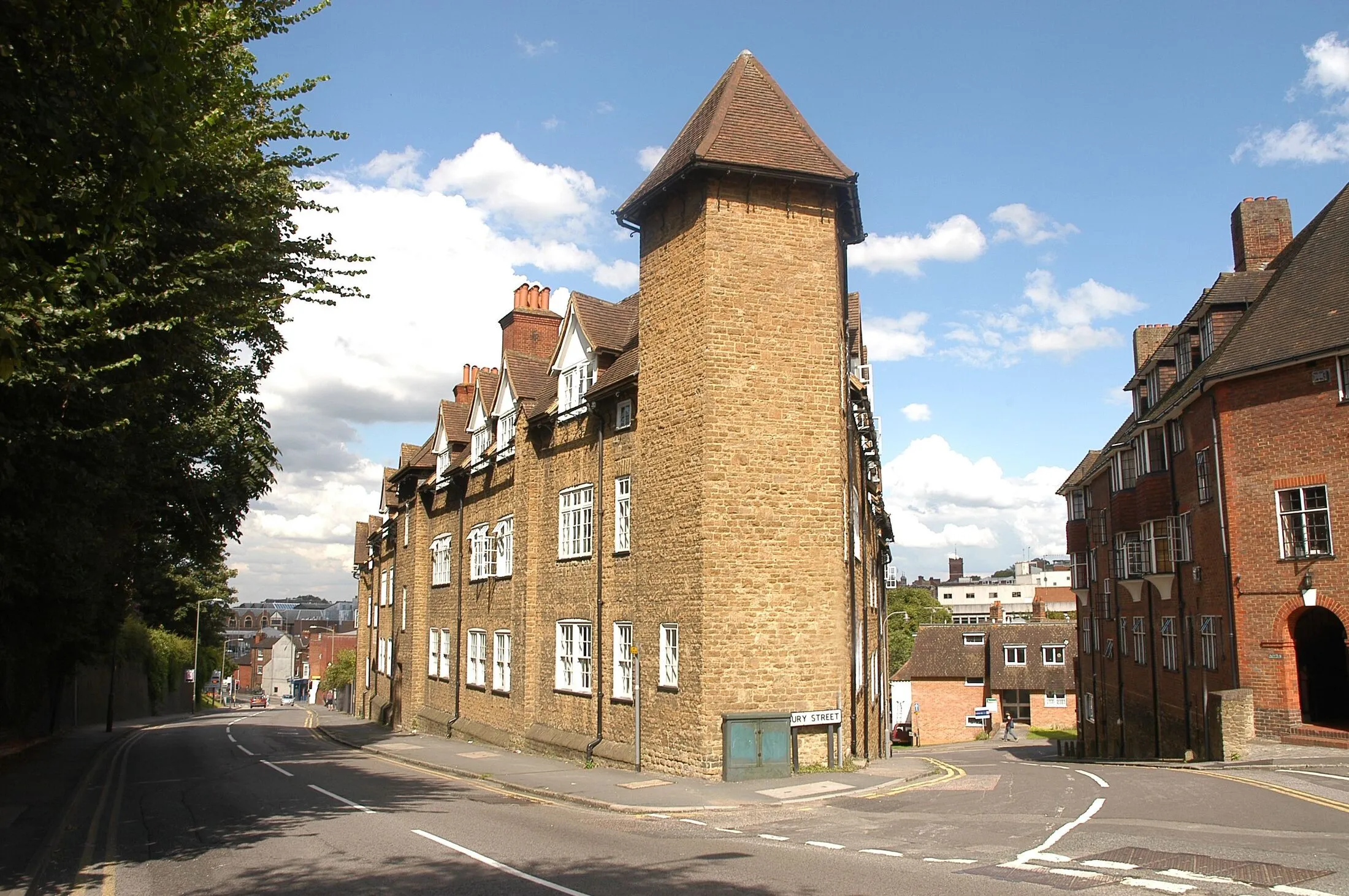 Flat Portsmouth Road in Guildford