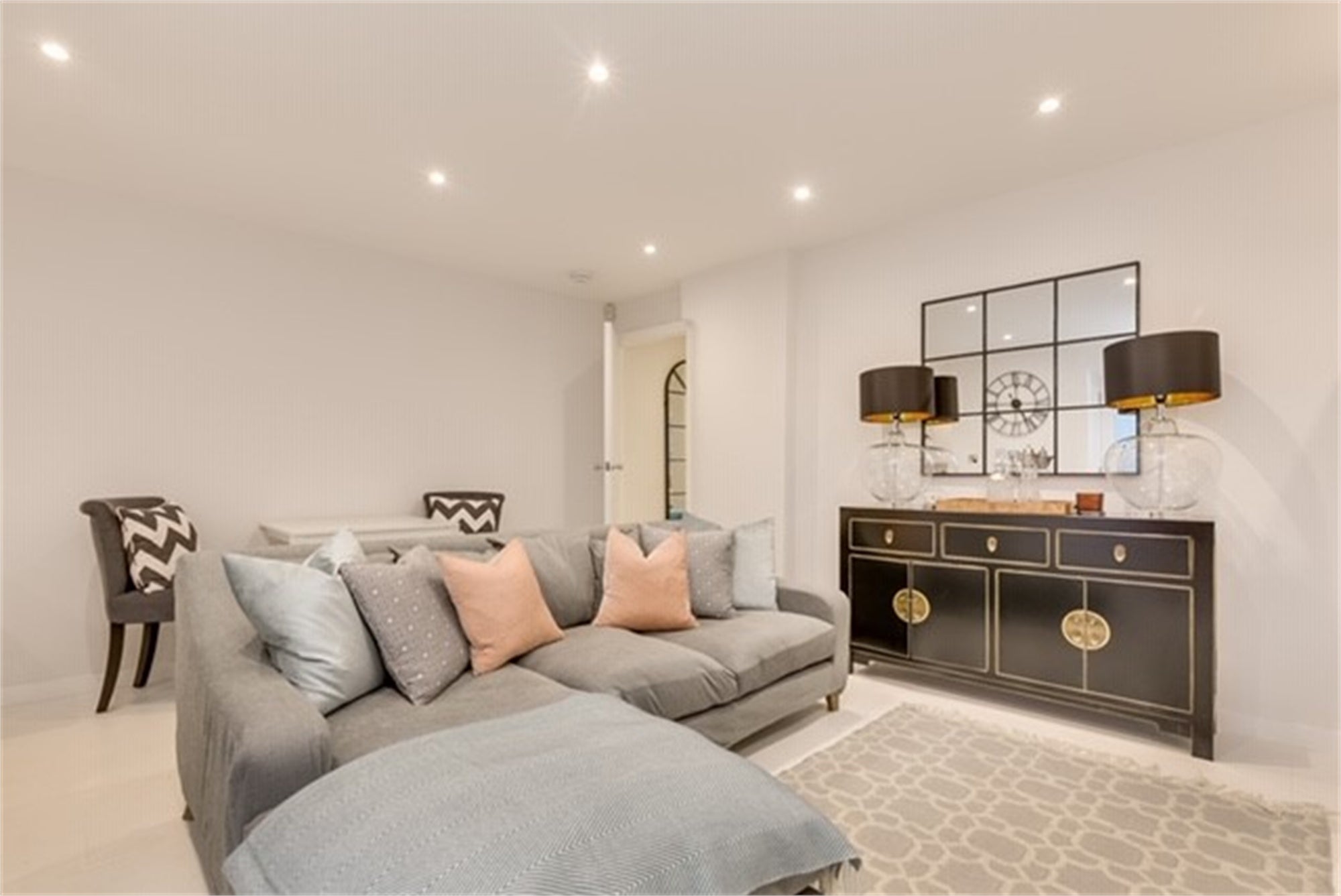 Flat Lillieshall Road in Greater London