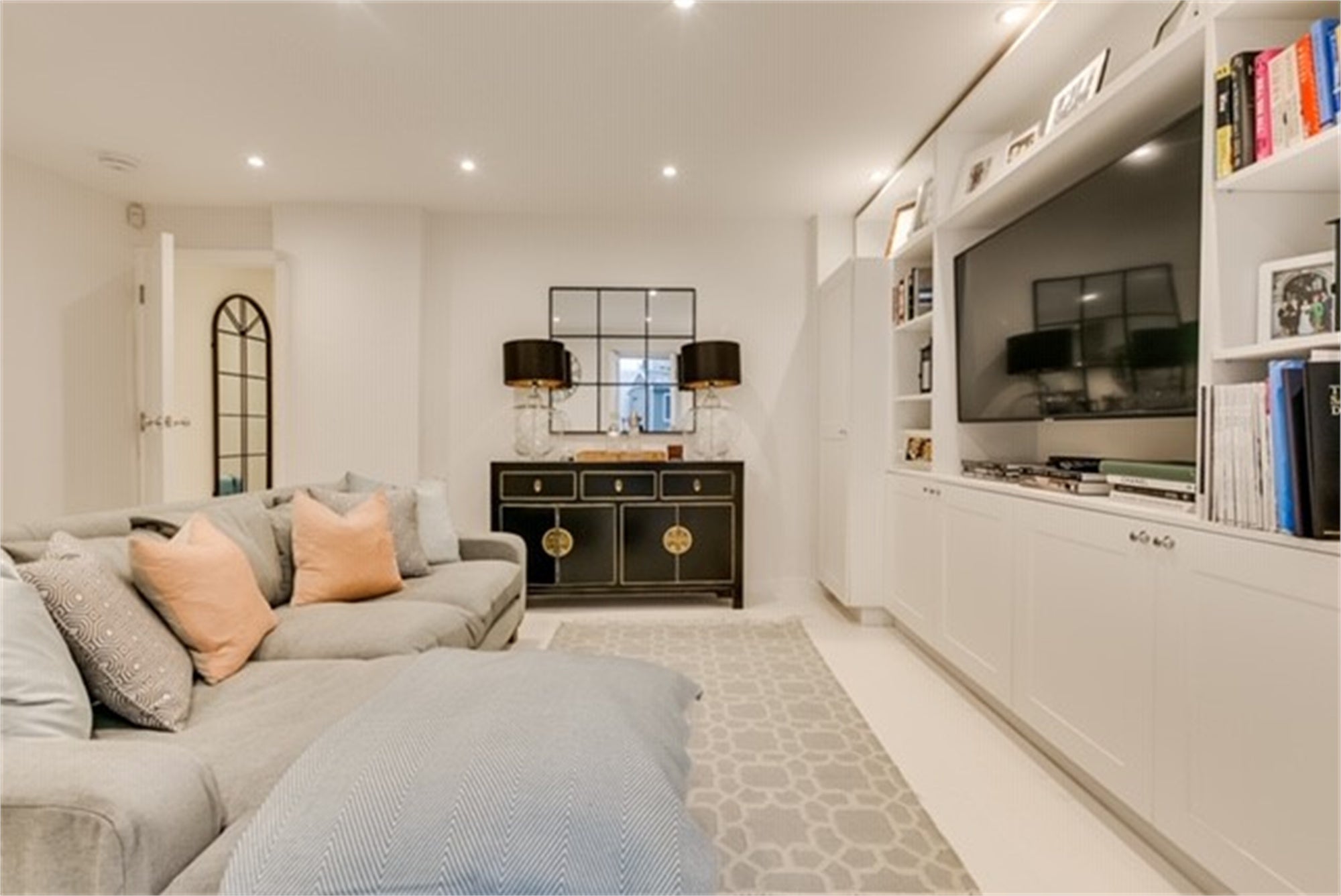 Flat Lillieshall Road in Greater London