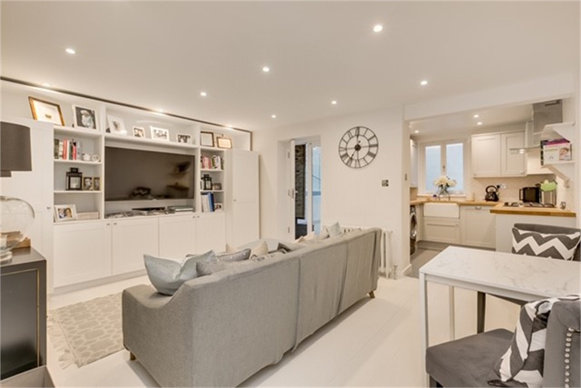 Flat Lillieshall Road in Greater London