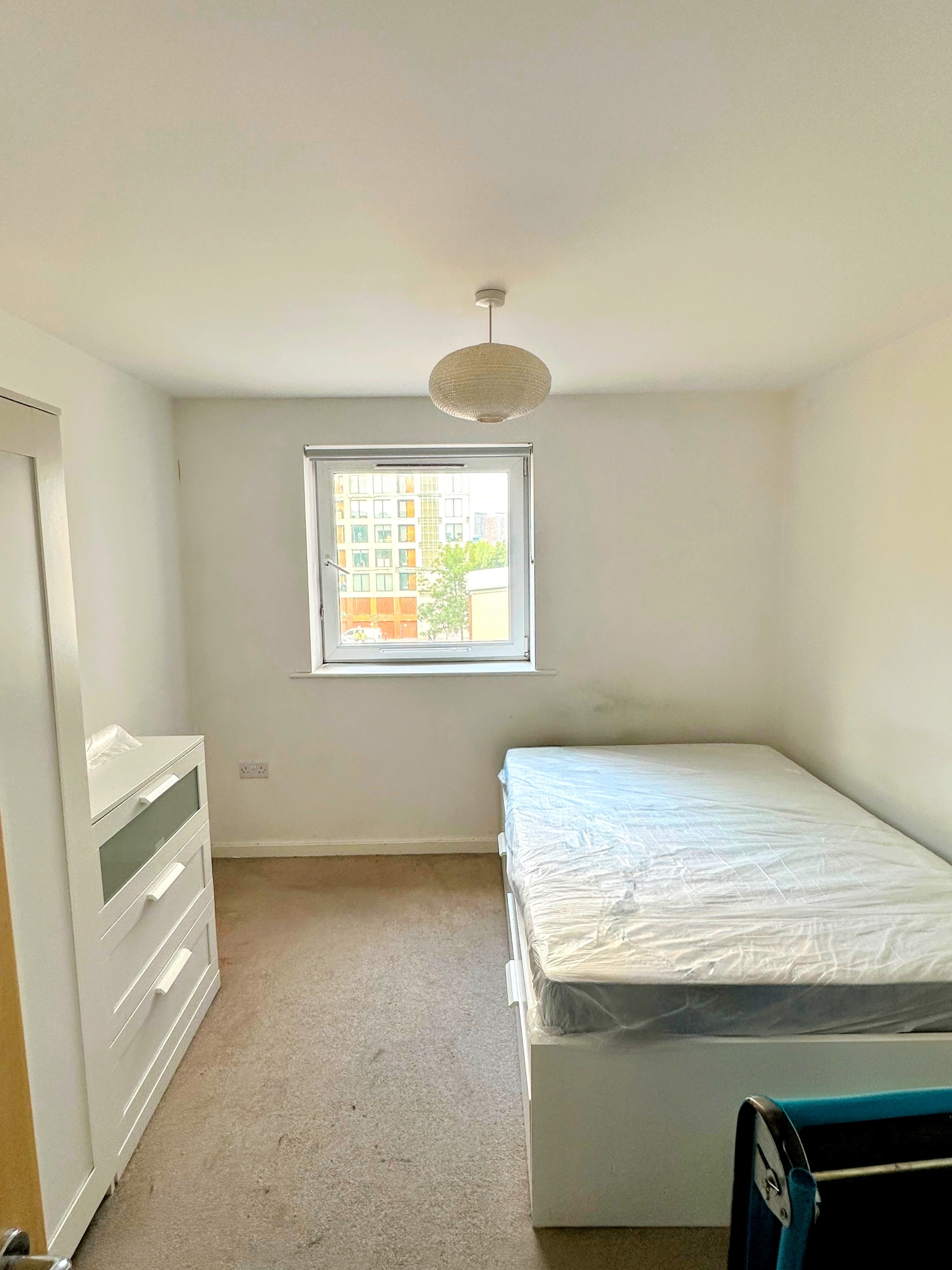 Flat Craven Drive in Salford