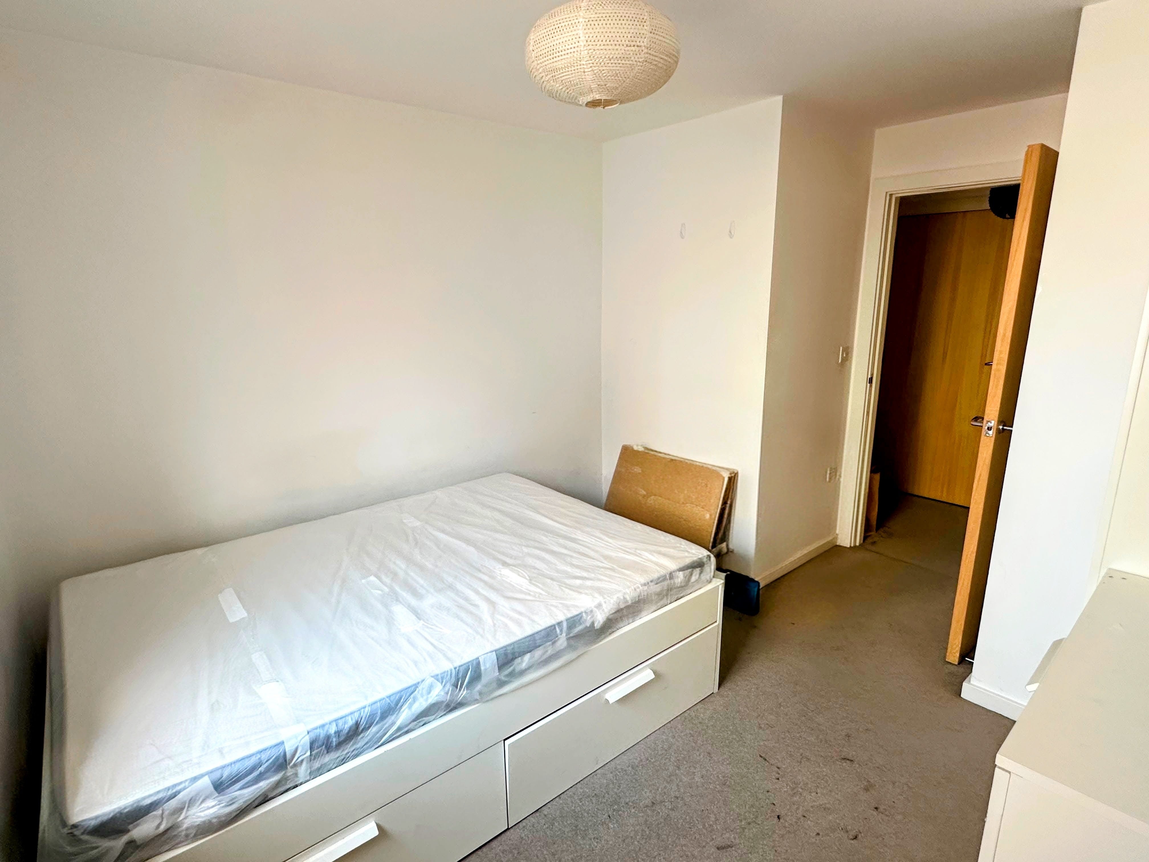 Flat Craven Drive in Salford