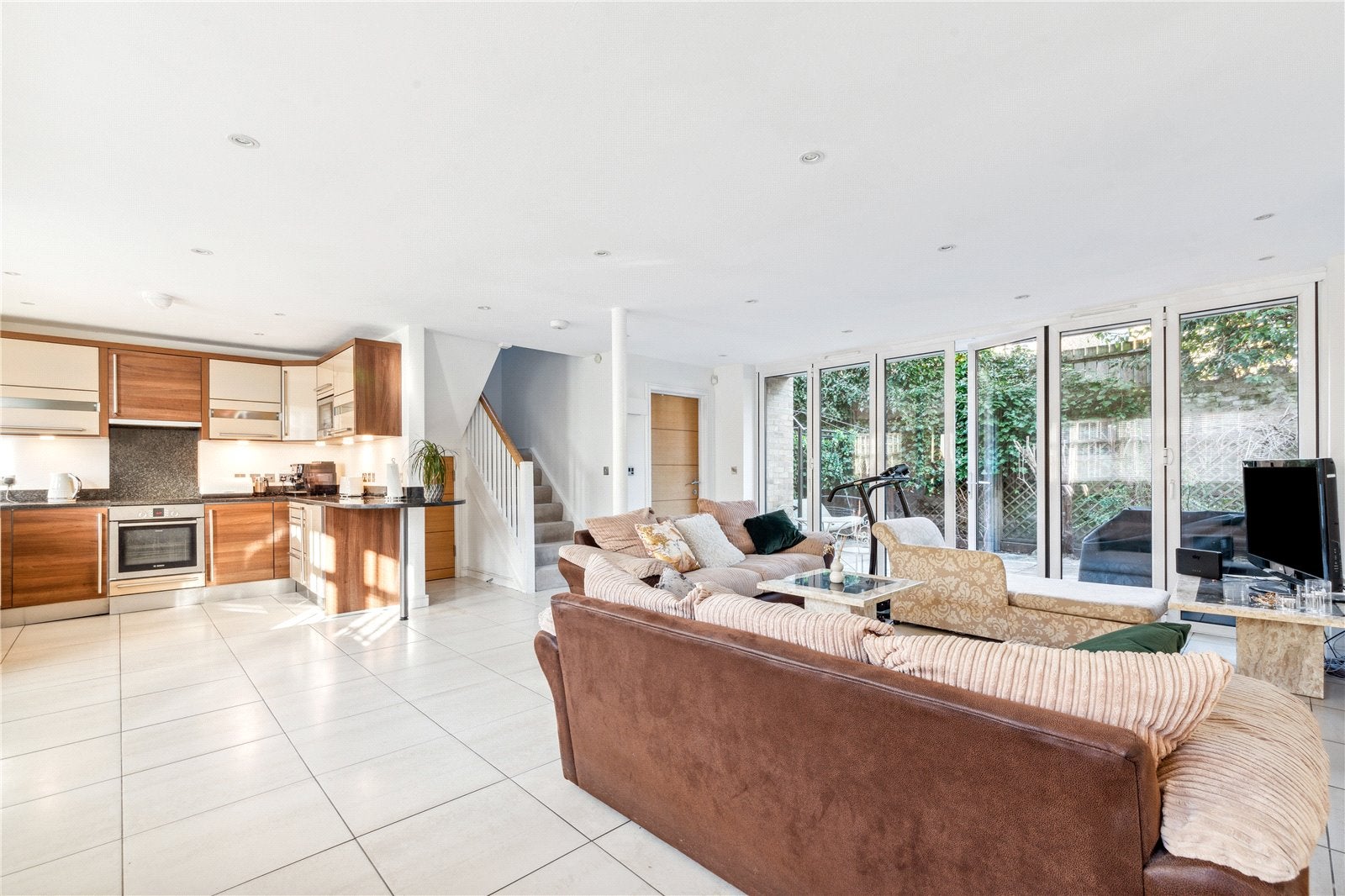 Flat Bevan Mews in Greater London