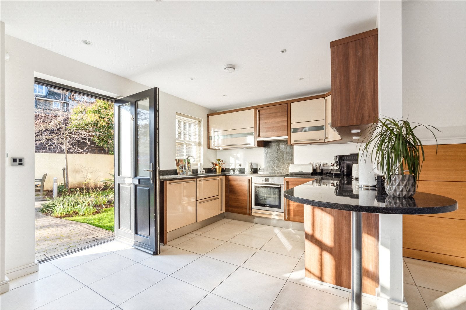 Flat Bevan Mews in Greater London