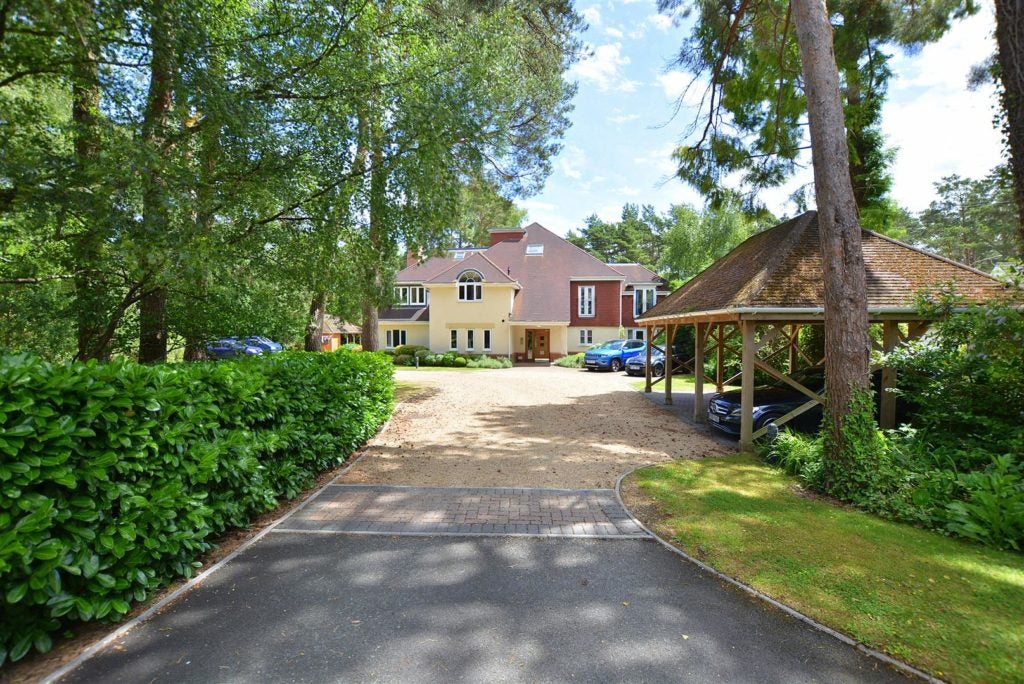 Flat New Road in Dudsbury