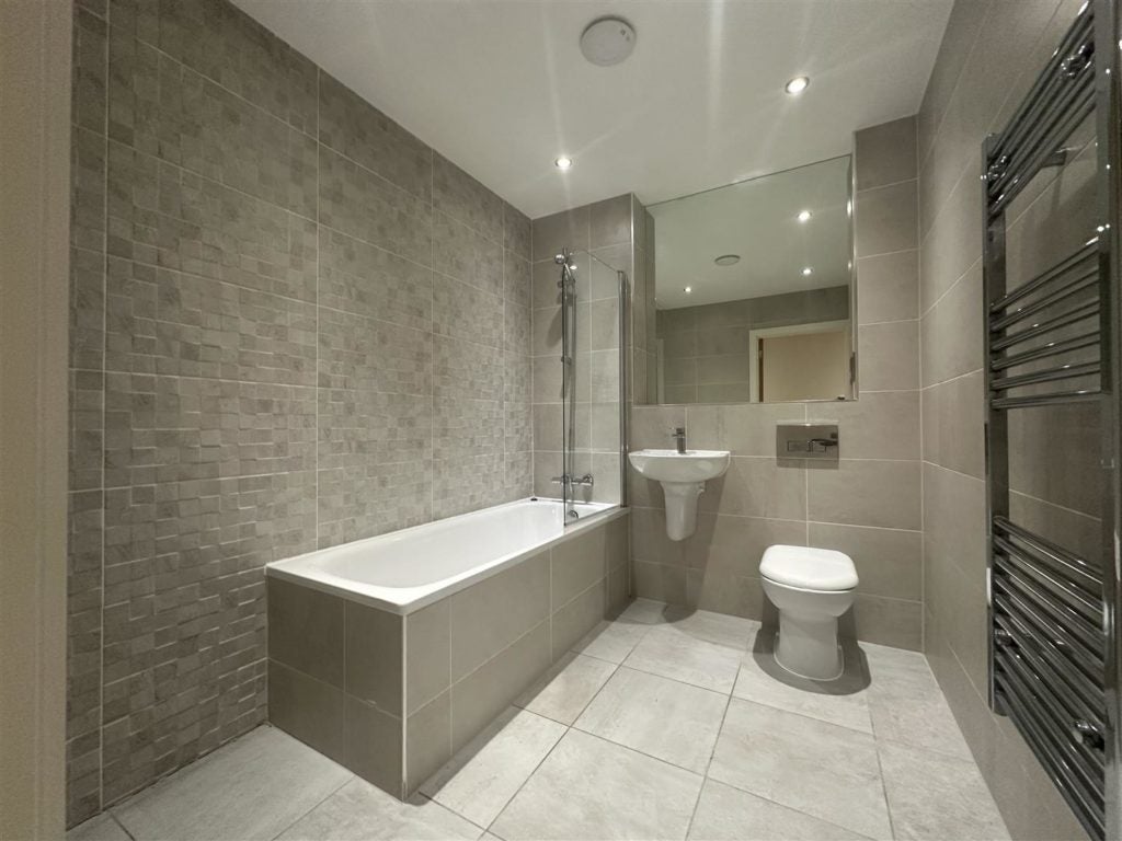 Flat New Road in Dudsbury
