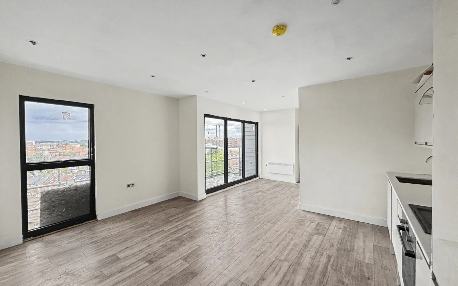 Flat Northolt Road in Greater London