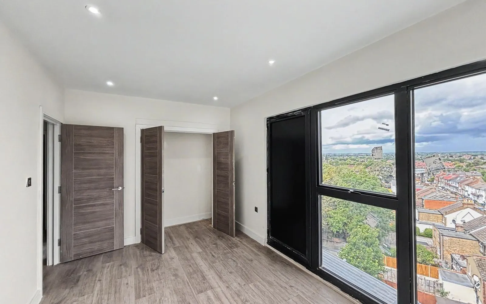 Flat Northolt Road in Greater London