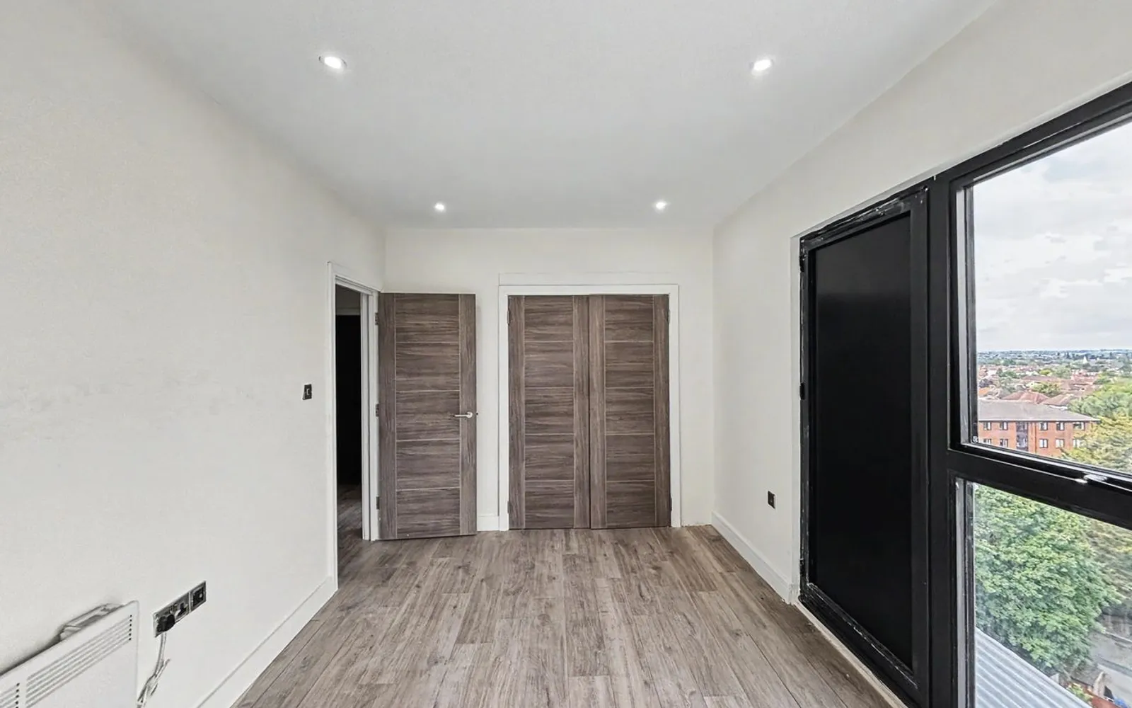 Flat Northolt Road in Greater London