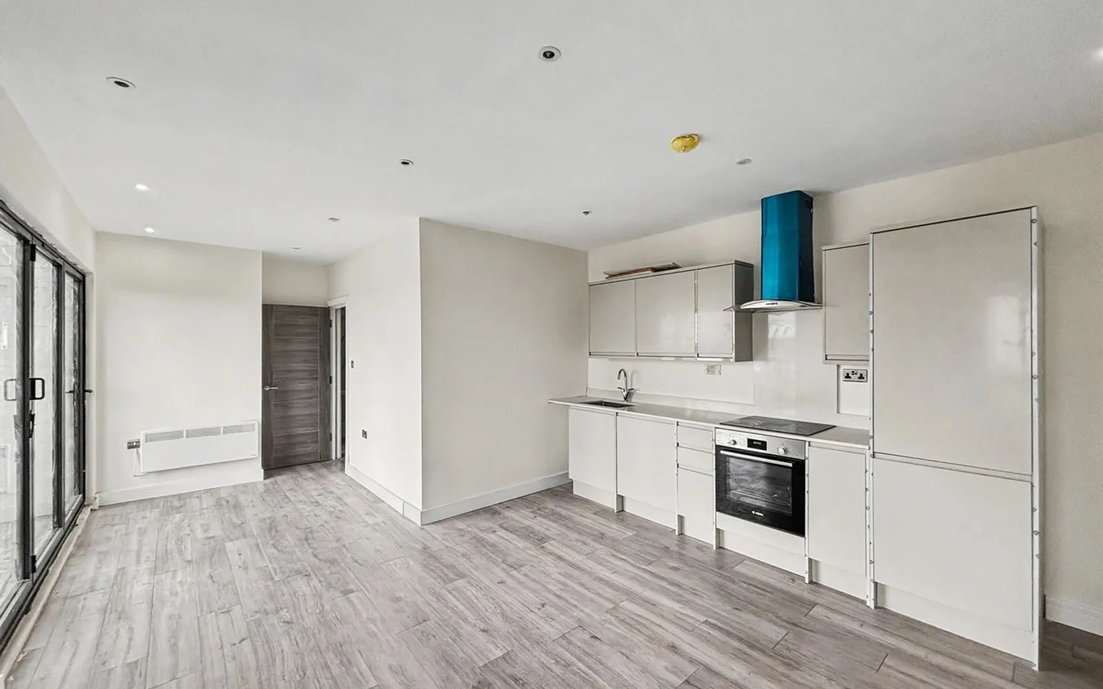 Flat Northolt Road in Greater London