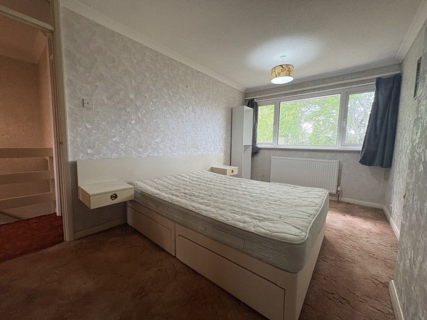 Flat Cowdray Close in Southampton
