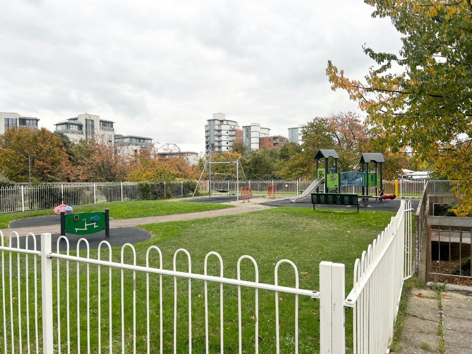 Flat Green Dragon Lane in Greater London