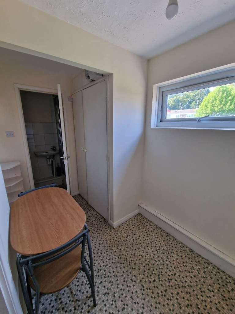 Flat Vardon Road in Stevenage