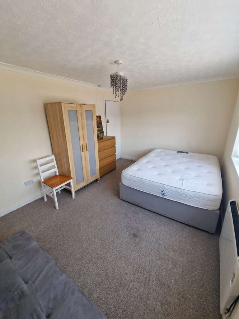 Flat Vardon Road in Stevenage
