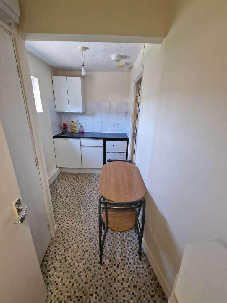 Flat Vardon Road in Stevenage