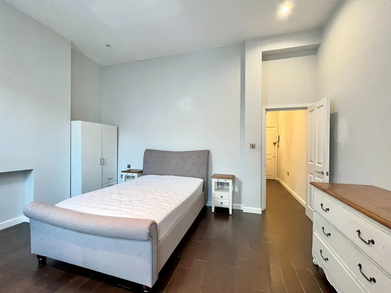 Flat Regan Way in Greater London