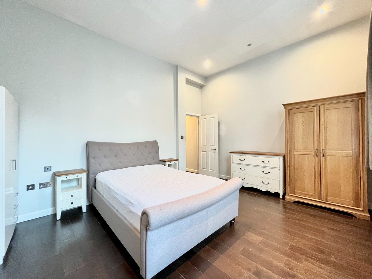 Flat Regan Way in Greater London