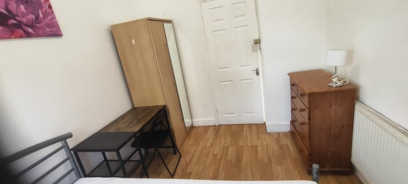 Room Romford Road in Greater London