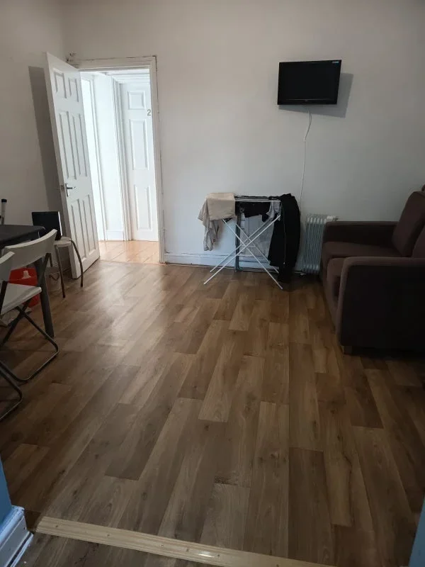 Room Romford Road in Greater London