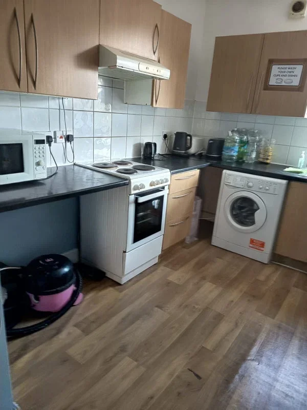 Room Romford Road in Greater London