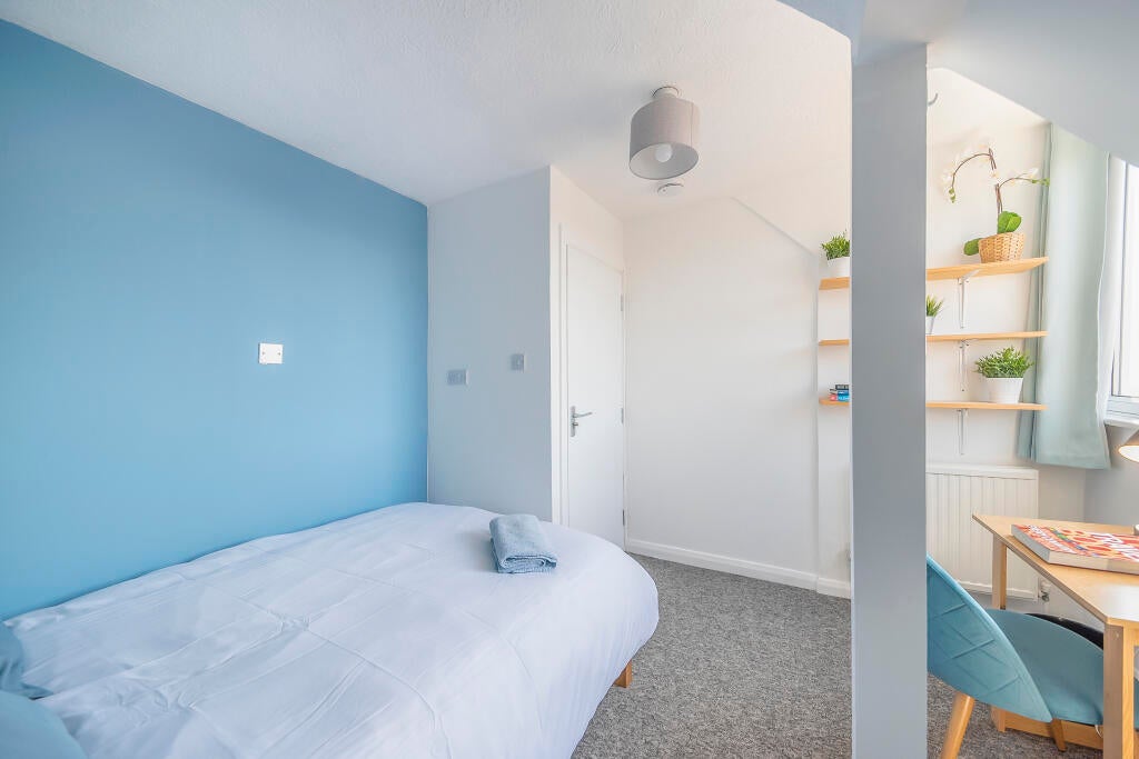 Flat Sherrington Road in Brighton
