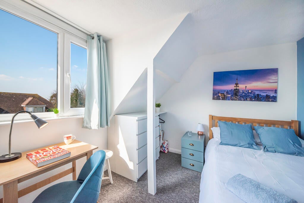 Flat Sherrington Road in Brighton