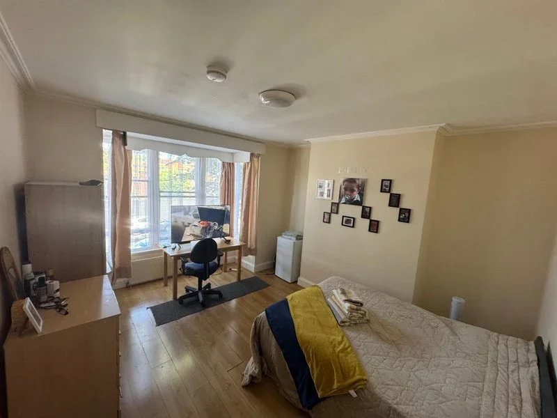 Room New Road in Chatham