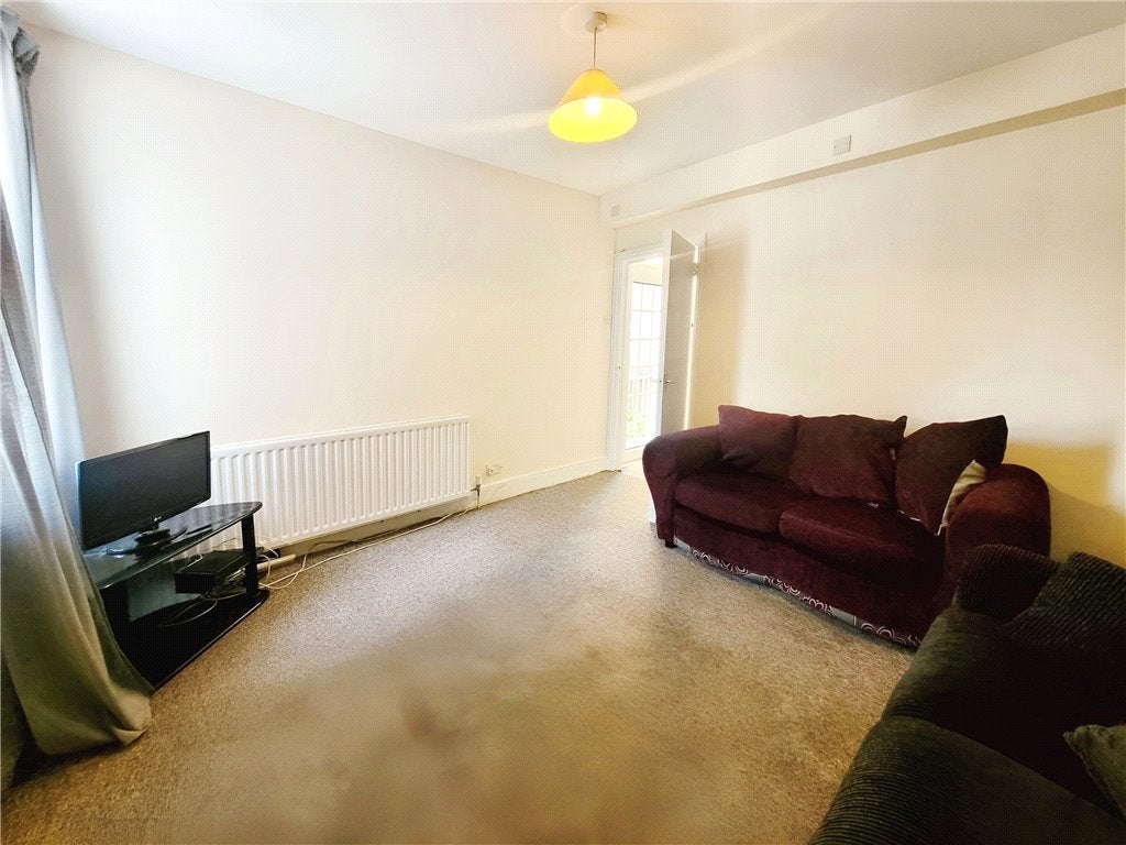 Room Harvest Road in Borough of Runnymede