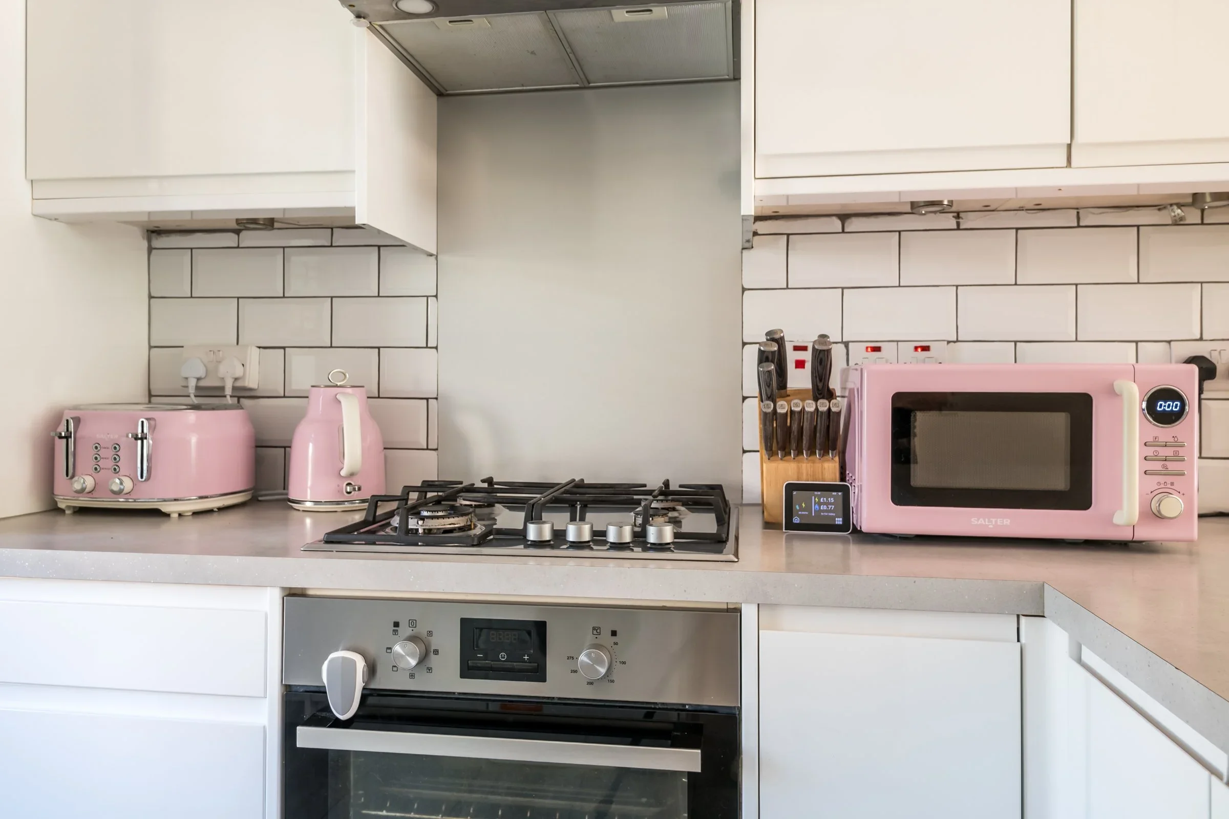 Flat Claret Gardens in Greater London