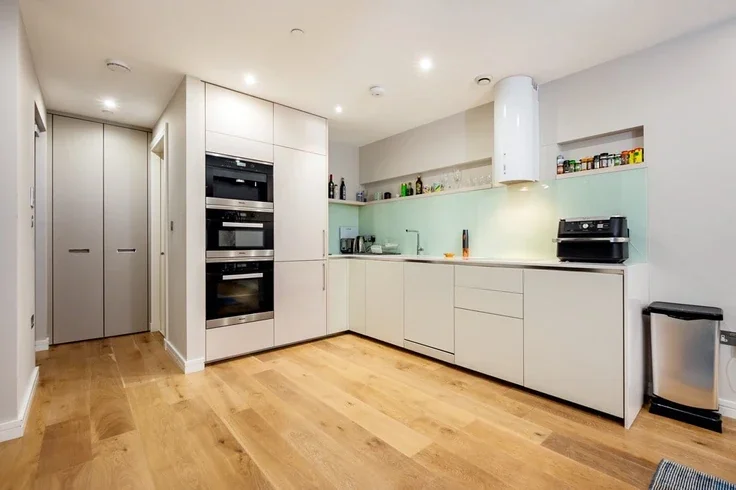 Flat Great Newport Street in City of Westminster