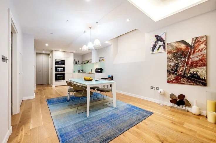Flat Great Newport Street in City of Westminster