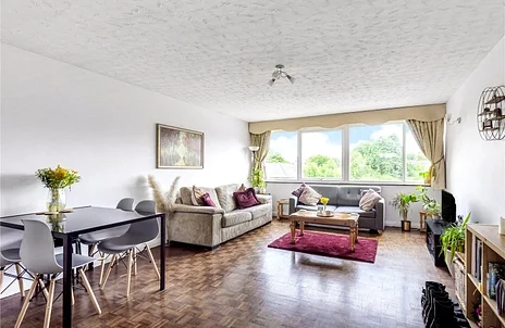 Flat Salisbury Avenue in Greater London