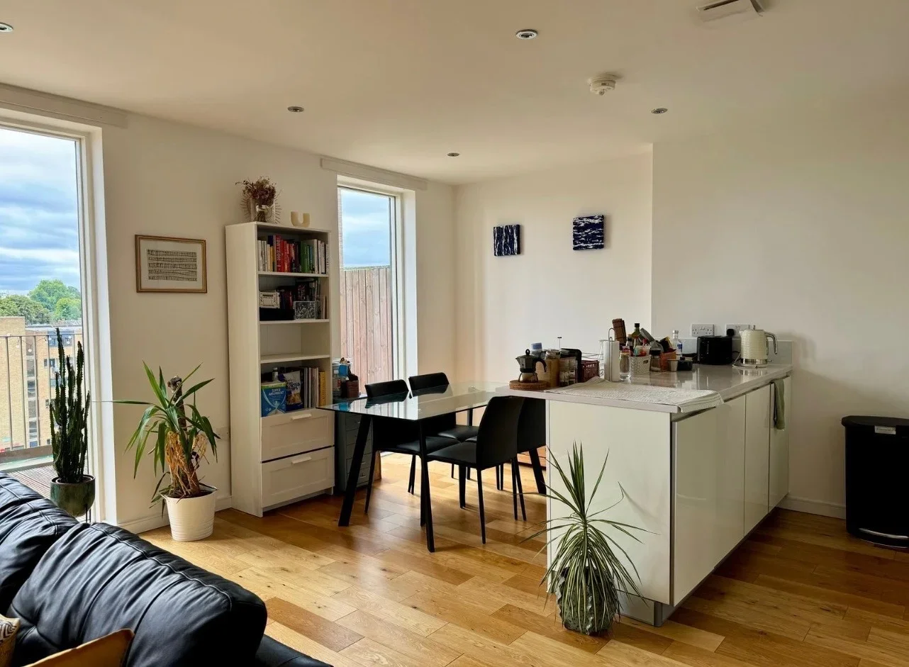 Flat Murrain Road in Greater London
