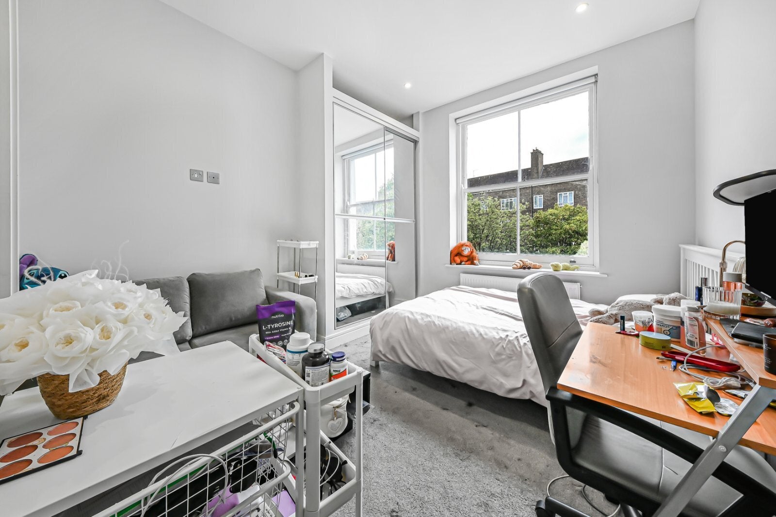 Flat Torriano Avenue in Greater London