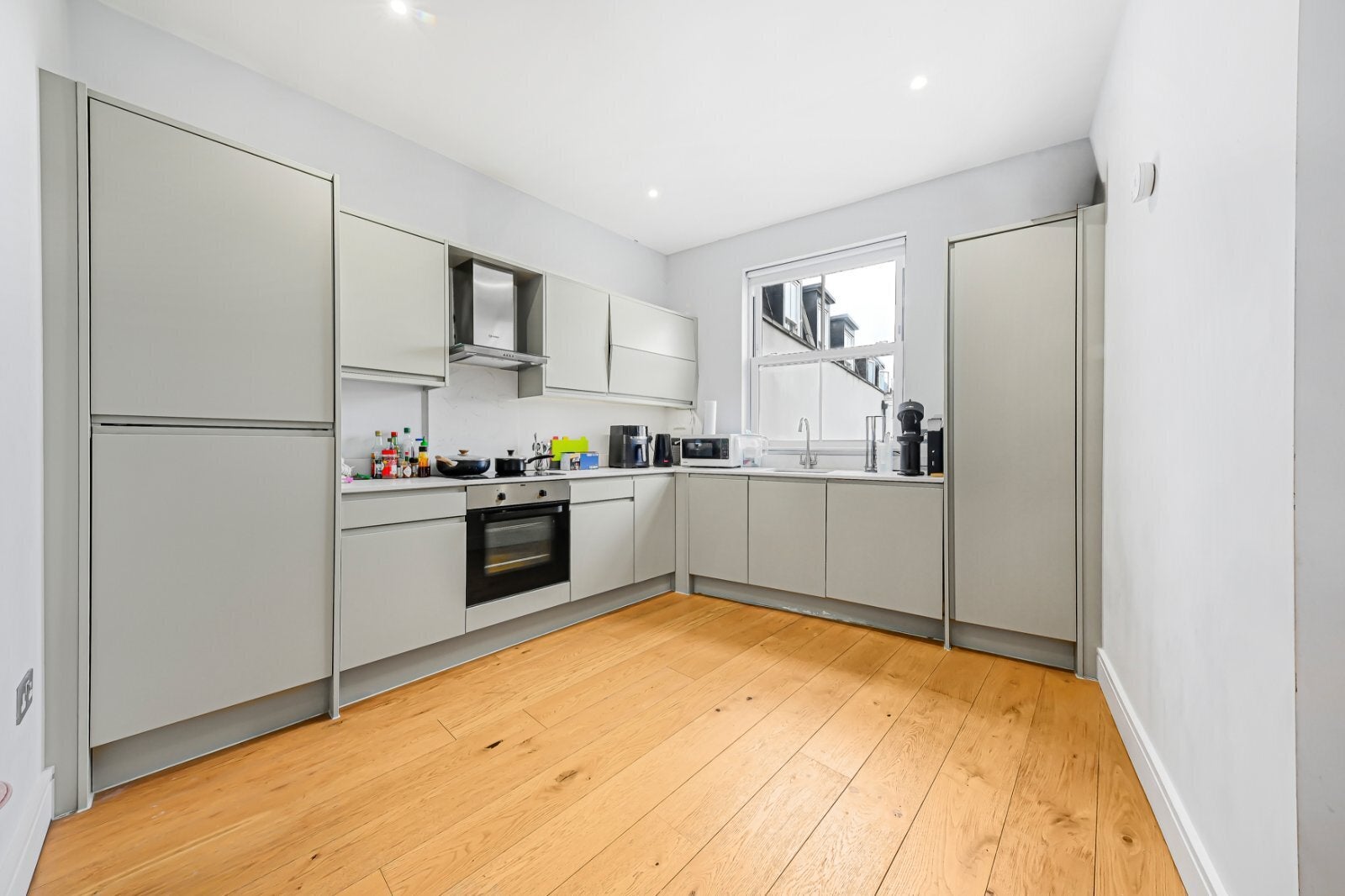 Flat Torriano Avenue in Greater London