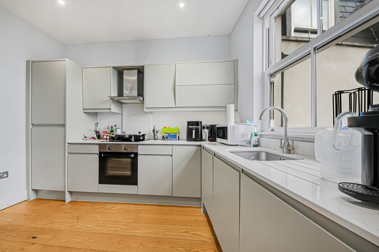 Flat Torriano Avenue in Greater London