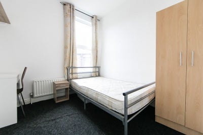 Flat Blenheim Walk in Leeds
