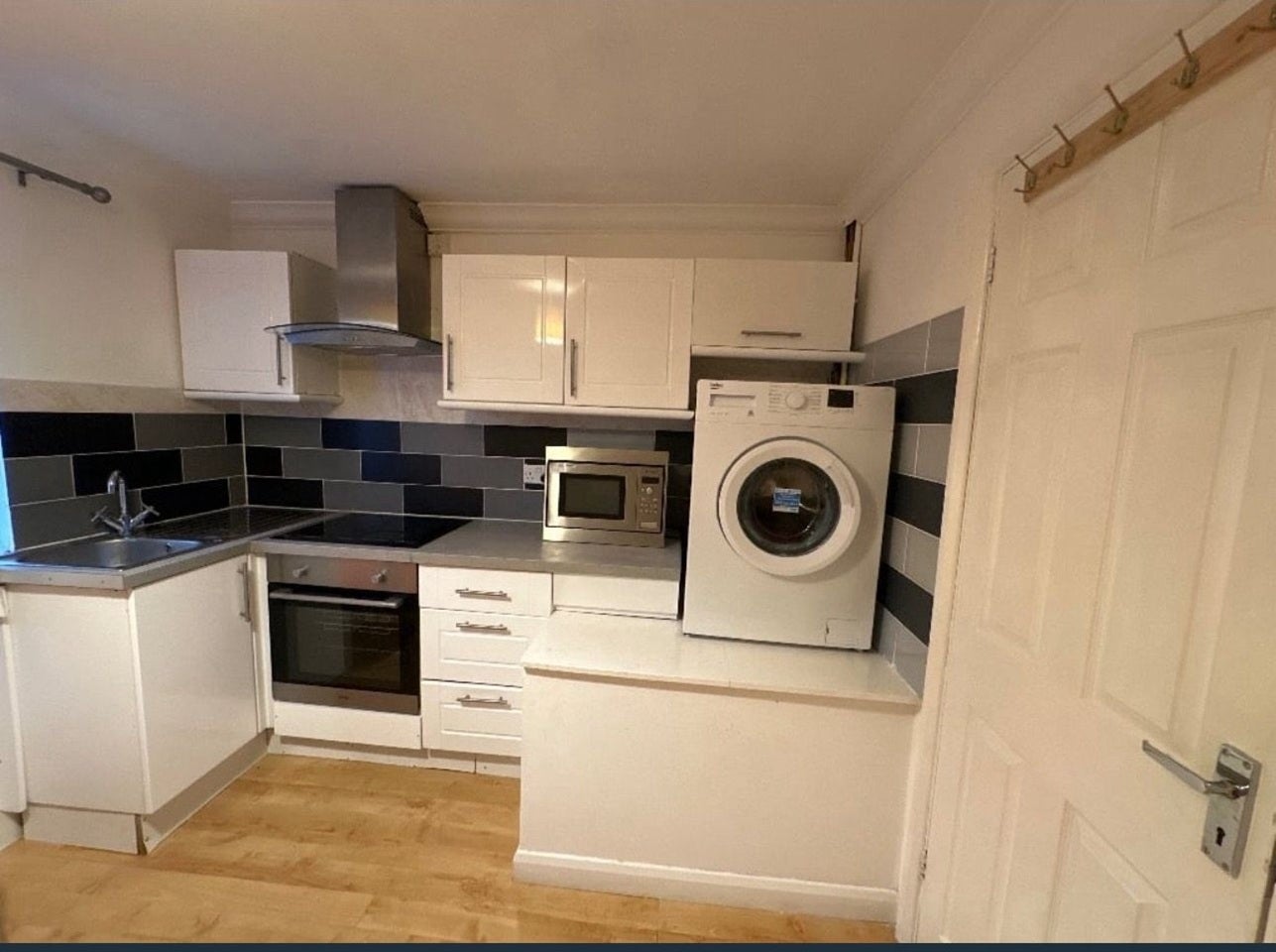 Room Peel Court in Slough