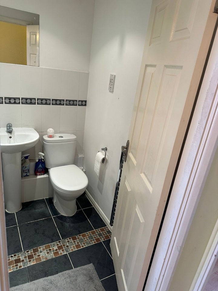 Room Peel Court in Slough