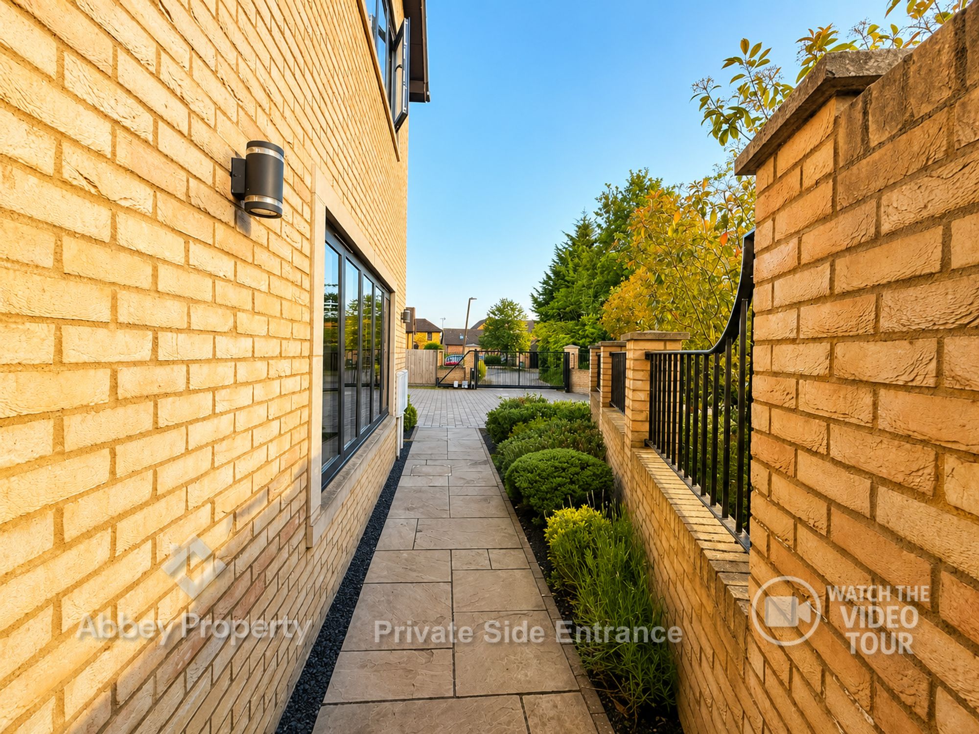 Flat Osier Lane in Shenley Brook End