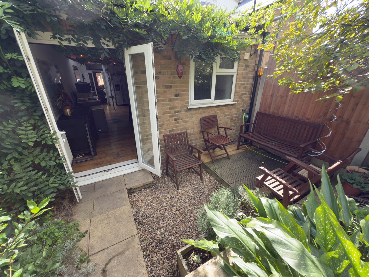 Room Vansittart Road in Greater London