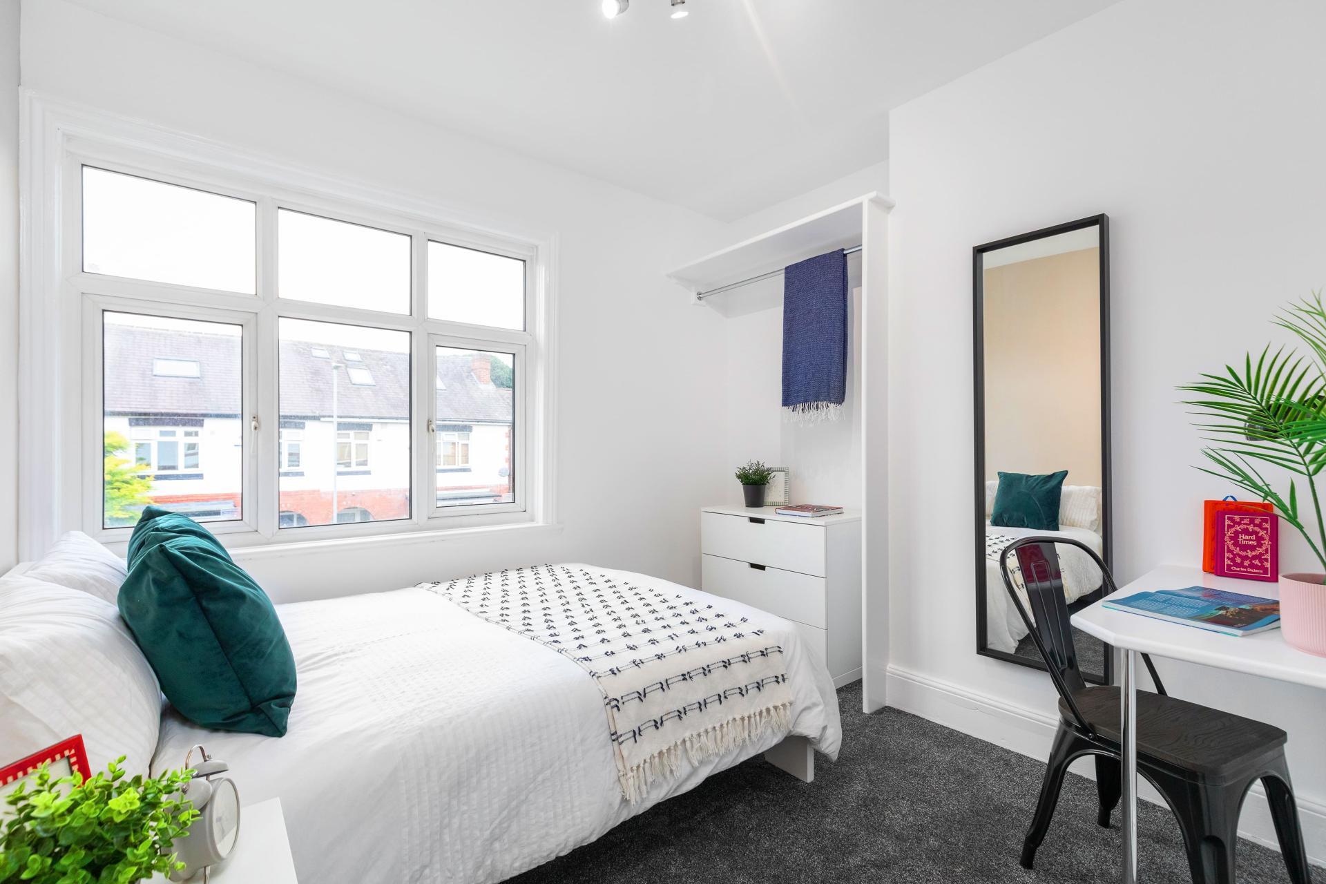 Flat Estcourt Avenue in Leeds