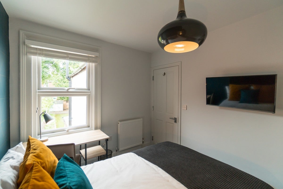Room Rectory Road in Reading