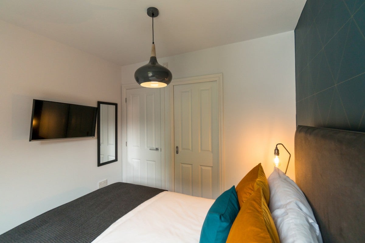 Room Rectory Road in Reading